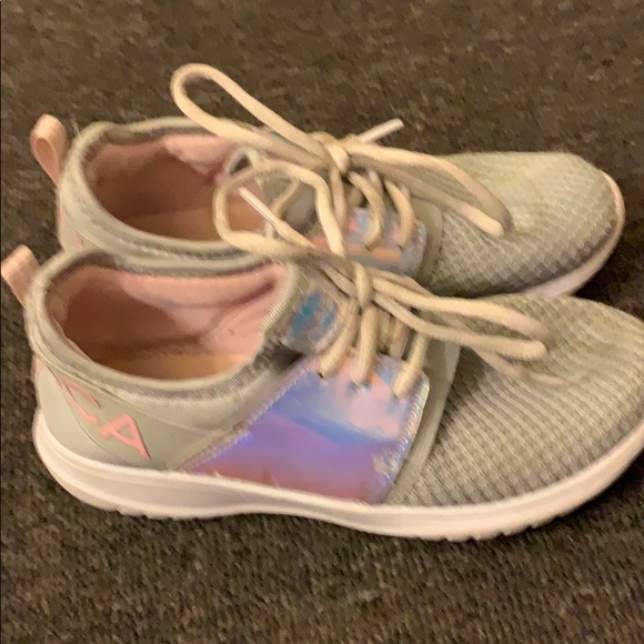 Shoes - Picture 4 of 4